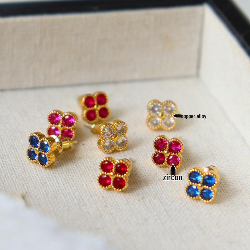Элегантные серьги-клевер из цветного циркона – Роскошный миниатюрный дизайн для универсальной носки
