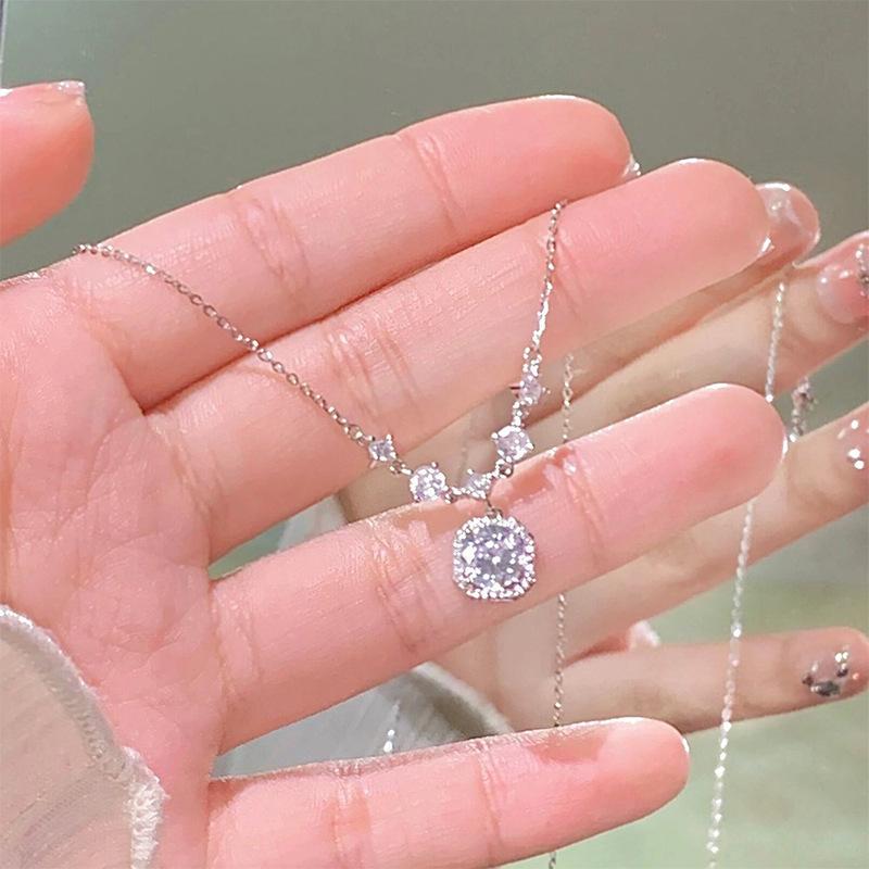 Легкое роскошное квадратное бриллиантовое ожерелье, женская нишевая дизайнерская высококачественная цепочка на ключицу, изысканная легкая роскошная универсальная модная цепочка