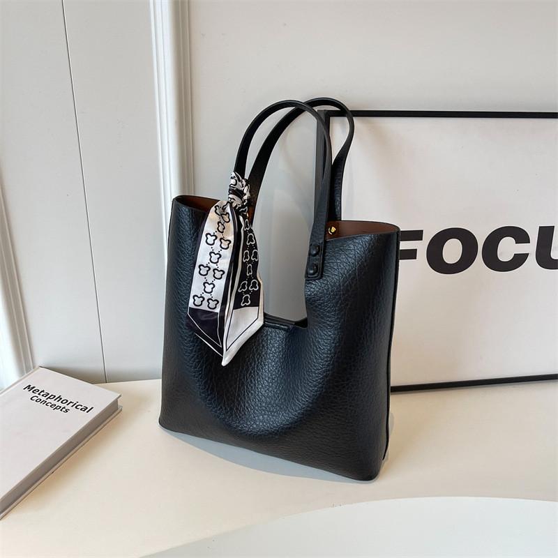 2023 New Arrival Vintage Style Minimalist Shoulder Bag With Large Capacity For Daily Use