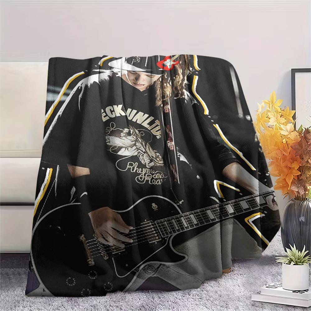 1PC Tom Kaulitz Print Flannel Blanket, High quality Comfortable for All Seasons, Home Decor, Warmth and Comfort, Perfect for Christmas Gifts