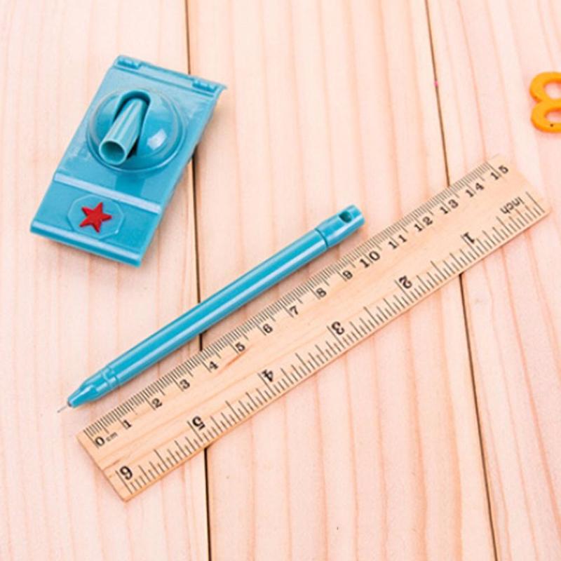 Ручка с подставкой в виде танка