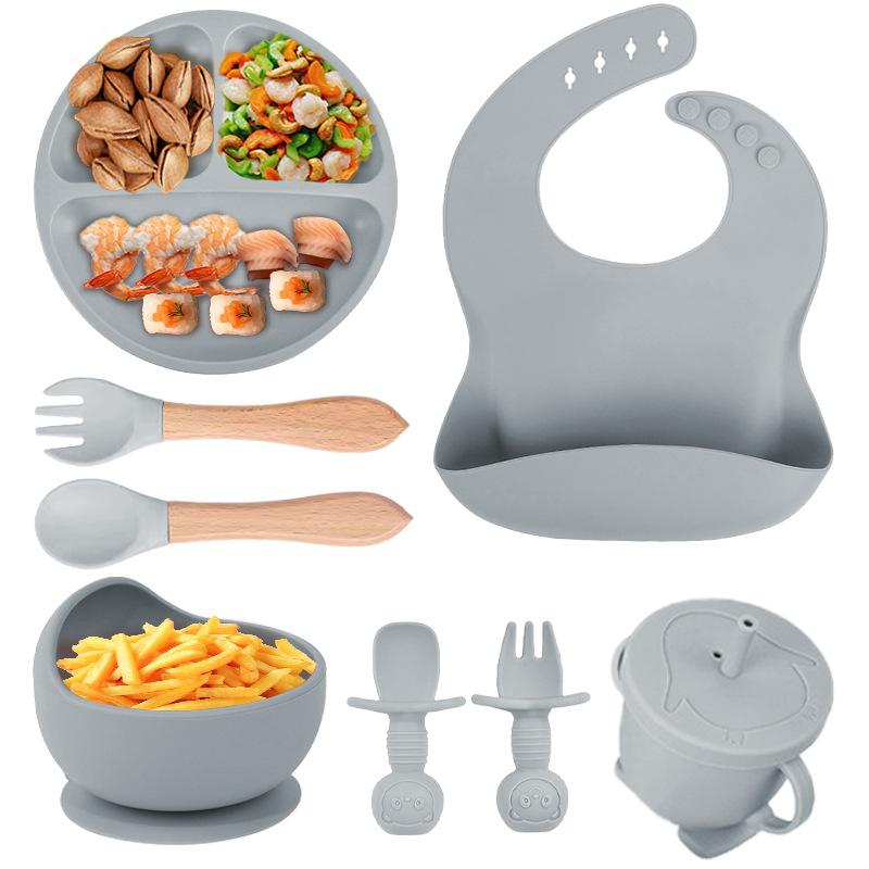 Silicone baby feeding kit, 8 pieces, including suction cup, bowl, bib, spoon, fork, and sippy cup
