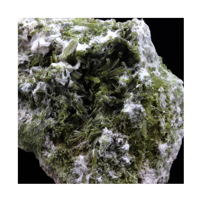 Pierres et Minéraux. Epidote, Byssolite. 690.0 ct. Chamrousse, Belledonne, Isère, France..