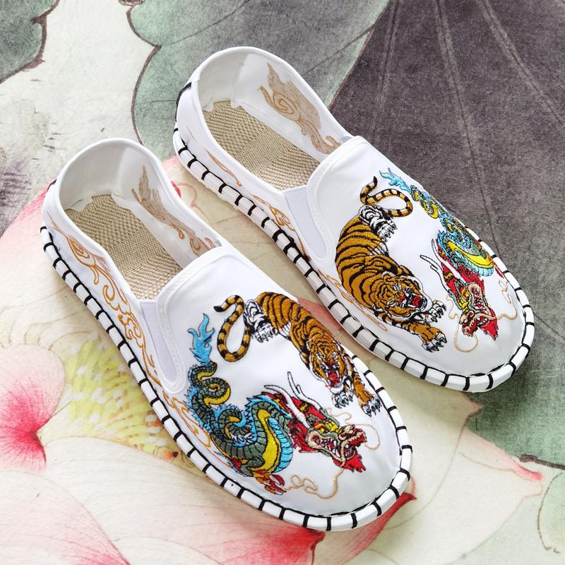 Chinese Traditional Embroidered Flats Shoes Women Classic Embroidery Womens Loafers Breathable Slip On Shoes Women Espadrilles
