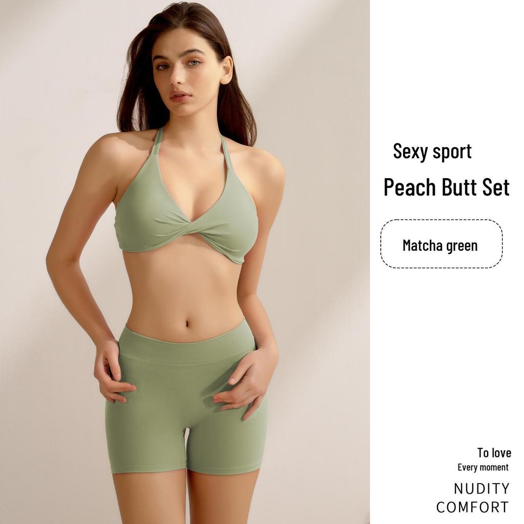 Женский персиковый комплект для йоги с эффектом подтяжки бедер: Спортивный комплект из двух частей: брюки три четверти с перекрестными лямками на спине.