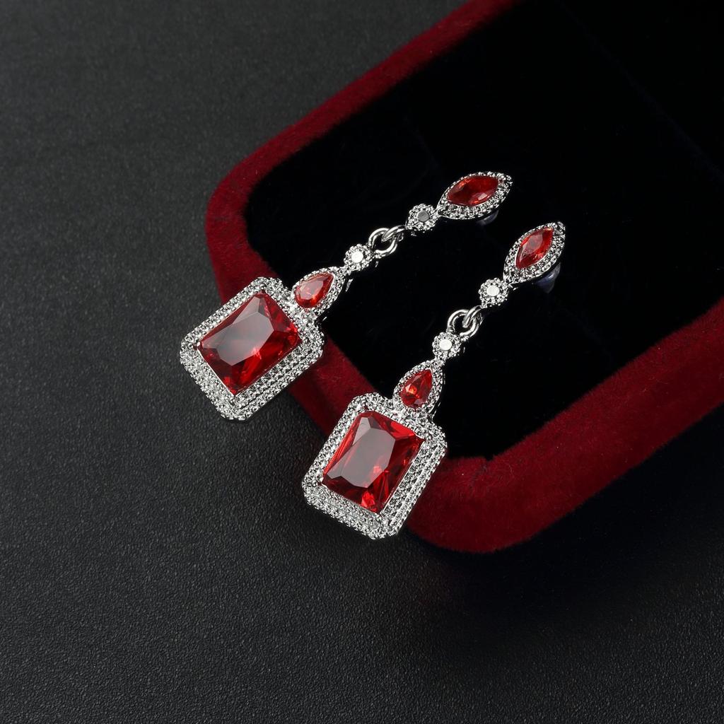 Длинные серьги SODROV с винтажными кристаллами и цирконием