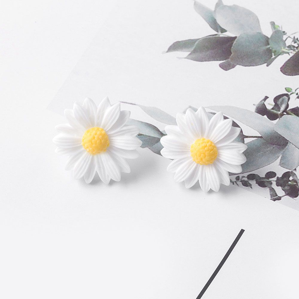 Women Cute Small Daisy Flower Temperament Fresh Jewelry Ear Stud Earrings Fashion Accessories