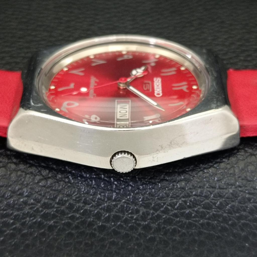АВТОМАТИЧЕСКИЕ ВИНТАЖНЫЕ ЧАСЫ SEIKO 5 ЯПОНИЯ 6309A МУЖСКИЕ АРАБСКИЕ ЦИФРЫ КРАСНЫЙ ЦВЕТ ЦИФЕРБЛАТА a702667-1