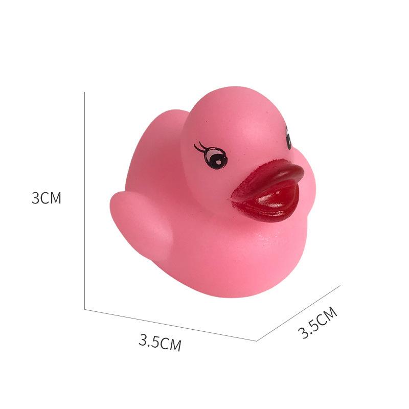 Пищащая резиновая желтая уточка для купания и игр в воде издает звук