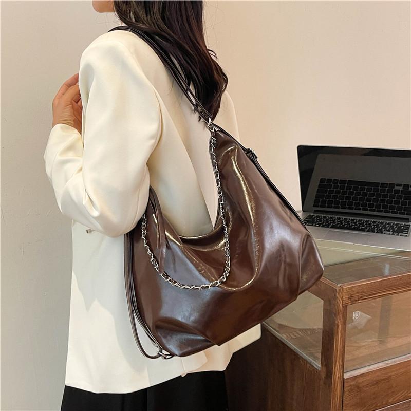 This Year, Large-capacity Women's Bags Are Popular. 2025 New Shoulder Bags, Foreign Style Autumn Underarm Chain Bags, and Backpacks Are Trendy.