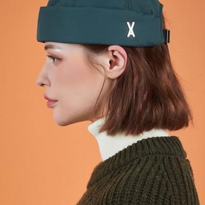 VARZAR Тяжелая утепленная шапка-бини с логотипом и заклепками зеленая