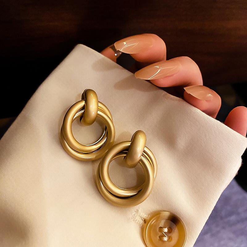 Преувеличенные барочные металлические серьги-кольца для женщин, новый дизайн, матовое золото, простые серьги-капли, модный циркон, подарок