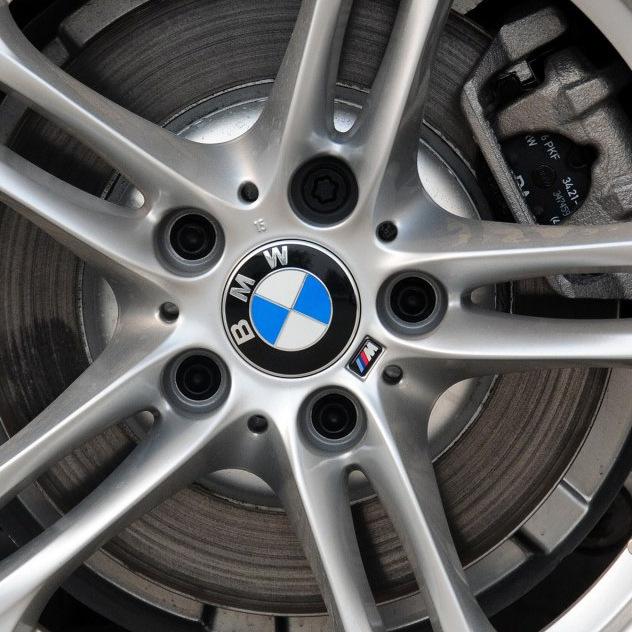 Для BMW M E46 E90 E60 Автомобильная наклейка 4 шт. Декор руля автомобиля Центральная заглушка ступицы Значок Наклейка DIY Декоративные аксессуары Для BMW M q00