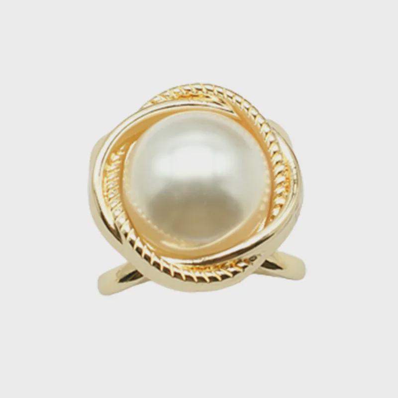 Elegant Pearl Scarf and Shawl Buckle: Dual-Purpose Fashion Accessory for Women