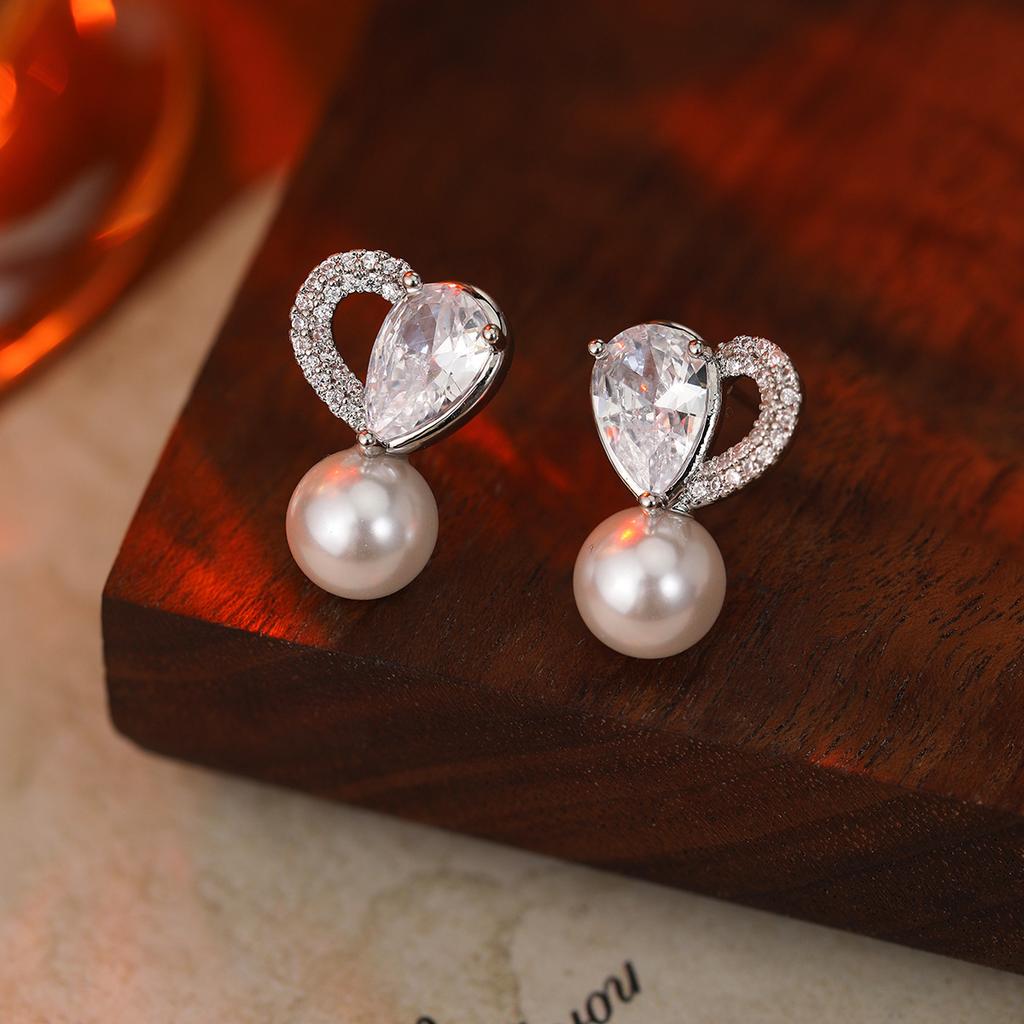 Silver Needle Diamond Stud Earrings Elegant Temperament Light Luxury High Sense Simple Versatile Earrings