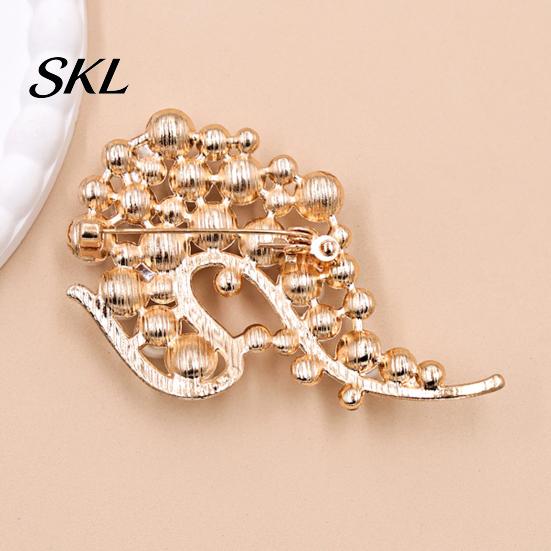 Long-lasting Brooch Pin, 3D Swan Design with Imitation Pearls, Anti-oxidation Anti-Oxidation Electroplated Finish Versatile Accessory for Coats Shirts