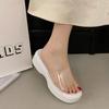 Лето 2025 года, новые увеличивающие рост кексы с толстой подошвой, классные тапочки для женщин, простые, сексуальные и прозрачные, одно слово, классные тапочки