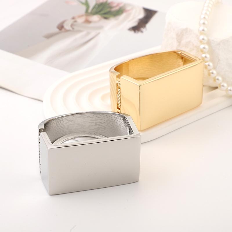 Модный минималистичный геометрический панк-браслет: Смелый, глянцевый прямоугольный дизайн