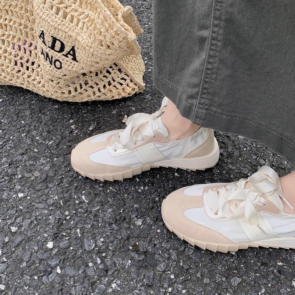 Виноградные кроссовки для мамы летние женские легкие и дышащие на платформе повседневные тренировочные туфли на шнуровке спереди кроссовки для папы женские 2025