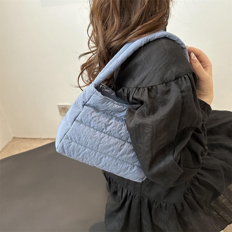 Новая популярная весенне-летняя однотонная трендовая одноплечевая сумка-тоут для通勤, модная повседневная маленькая сумка с вышивкой для женщин