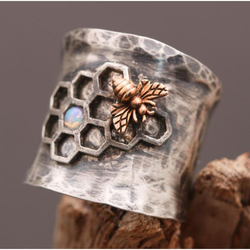 Vintage Carved Gold Dragonfly Ring for Women Exaggerated Bee Bird Magpie Statement Rings