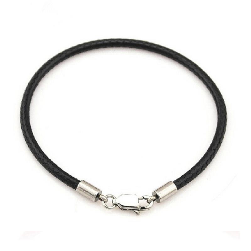 Простой и элегантный браслет из красно-черной нити для удачи и защиты