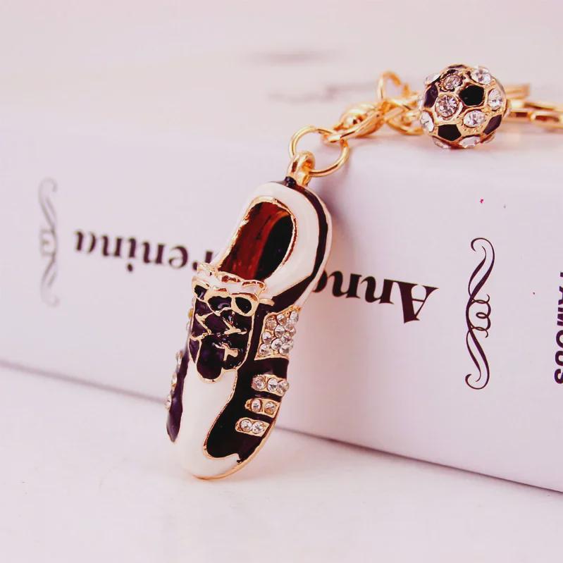 Брелок для ключей в виде футбольной бутсы для мужчин - креативная подвеска с бриллиантами, идеальный небольшой подарок