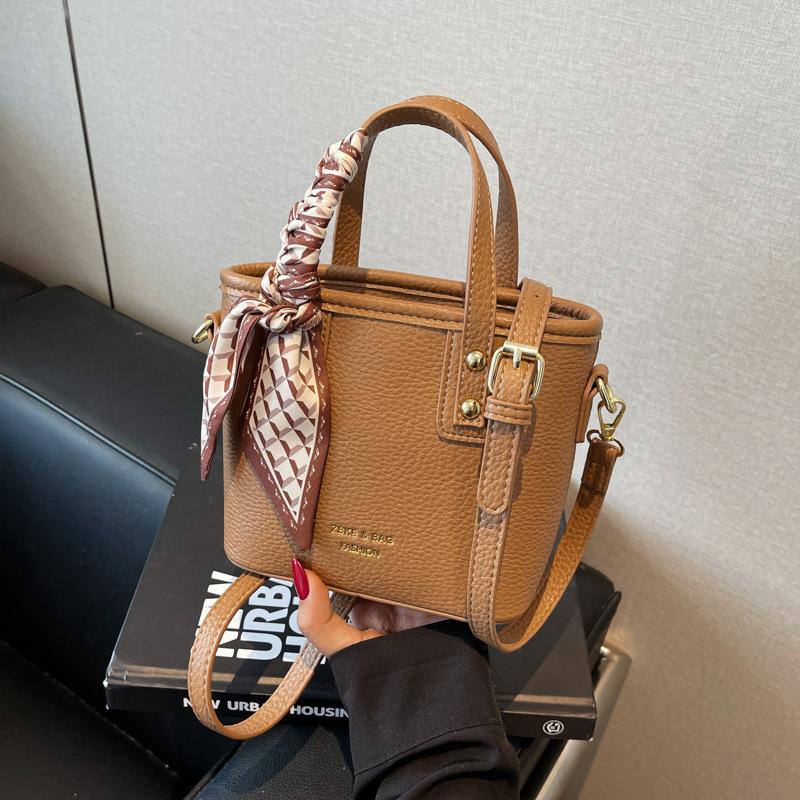 Premium bag women's 2025 new trendy and popular casual versatile shoulder bag super fire messenger bucket bag