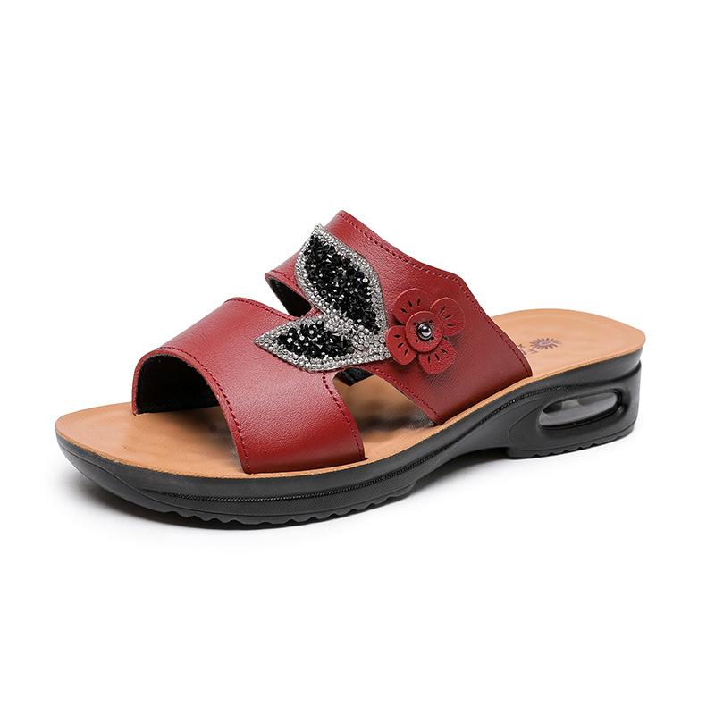 Новая обувь для мам тапочки летние кожаные мягкие подошвы нескользящие наклонные каблуки снаружи носить воздушная подушка массажный низ для среднего и пожилого возраста прохладно