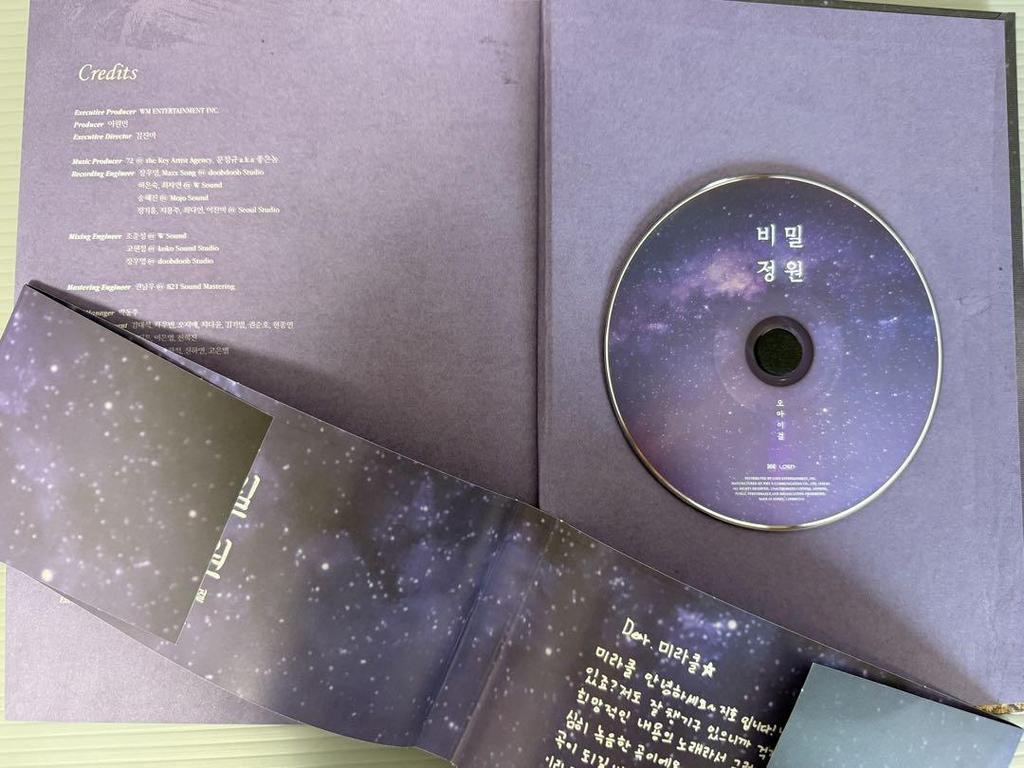 [USED] OH MY GIRL Bini Arin autographed mini 5th Secret Garden CD