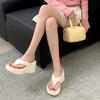 Модные универсальные толстоподошвенные увеличивающие рост шлепанцы женские 2025 новый летний стиль Инфлюенсер пляжные крутые тапочки