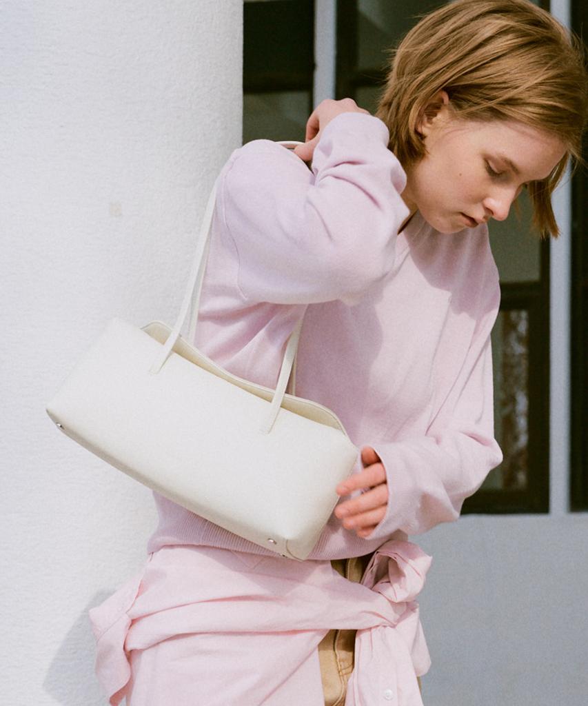 Ostkaka Pebble Flap Shoulder Ivory