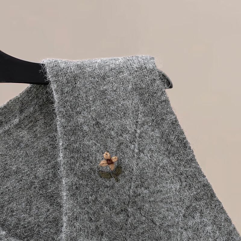 Женский вязаный жилет с цветочным узором и V-образным вырезом