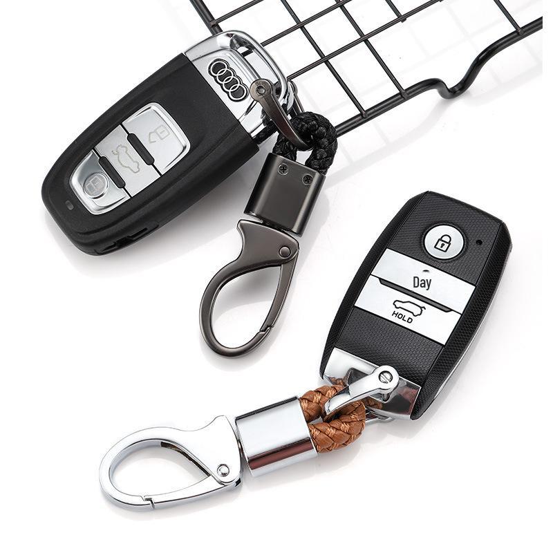 Плетеный брелок из кожи и металла: Прочный аксессуар для мужчин и женщин