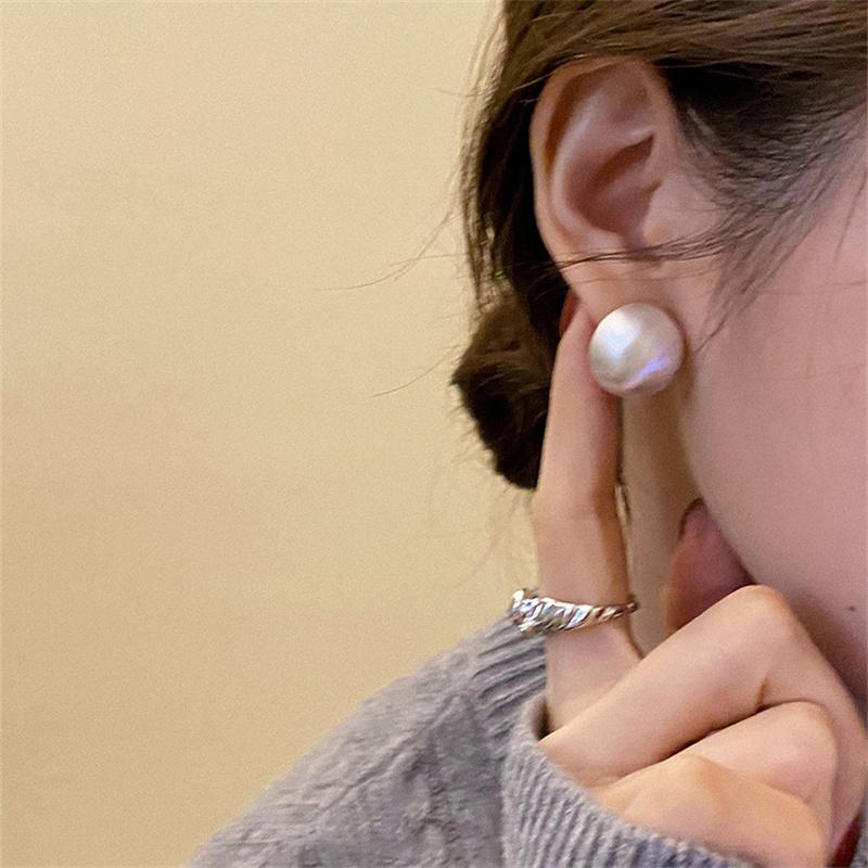 Круглые серьги из матового металла