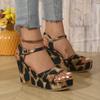 Модные босоножки на танкетке для женщин, пляжная обувь на высоком каблуке, летние роскошные сексуальные босоножки с открытым носком и леопардовым принтом, с широкими полосами, пряжками и ремешками на платформе