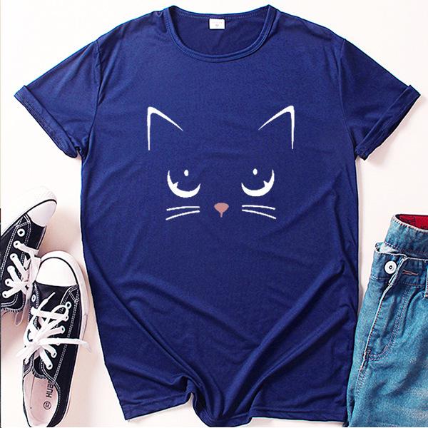 Футболка с короткими рукавами и принтом «Девочка-кошка» 2024 года — повседневная, свободного кроя.