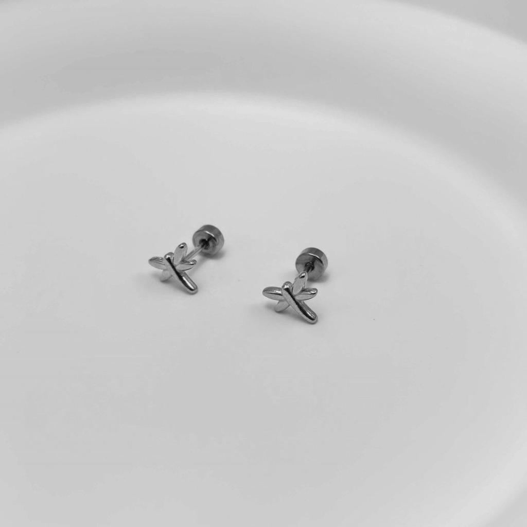 Мультяшные серьги-пусеты в виде стрекозы: Универсальный кафф для уха из титановой стали с дизайном животного-насекомого для девочек.