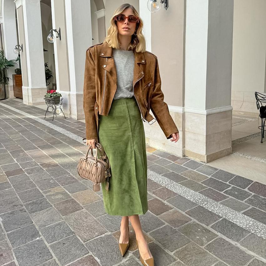 2025 Осень Винтаж Зеленая замшевая юбка А-силуэта с разрезом по низу и высокой талией, облегающая вельветовая юбка миди