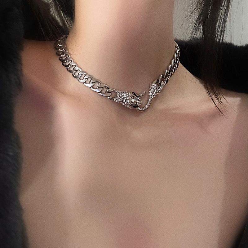 Trendy Snake-Shaped Metal Chain Necklace - Hip-Hop Style Clavicle Accessory for Women 2023