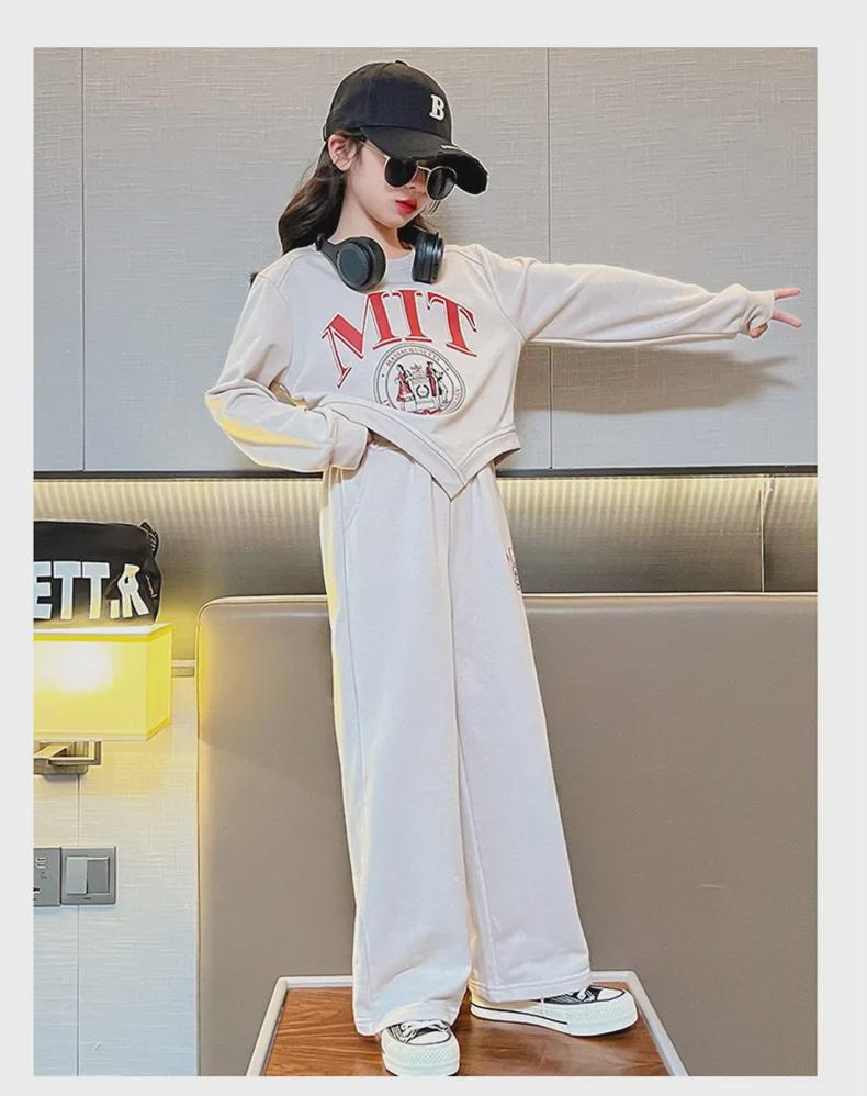 Модный комплект для девочек на весну/осень 2024 года: топ с надписью и повседневные брюки