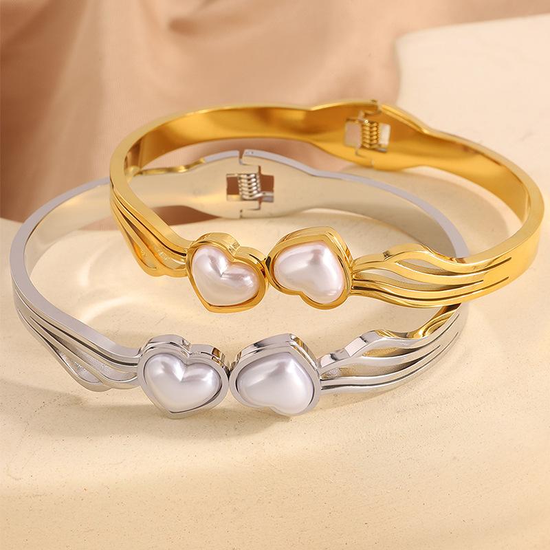 Fashionable Women's Heart Hollow Elastic Jewelry Bracelet