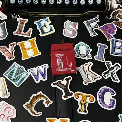 52 шт. Винтажные буквы Мини наклейки в коробке Скрапбукинг Джанк журнал Креативные канцелярские товары Декоративные запечатывающие наклейки