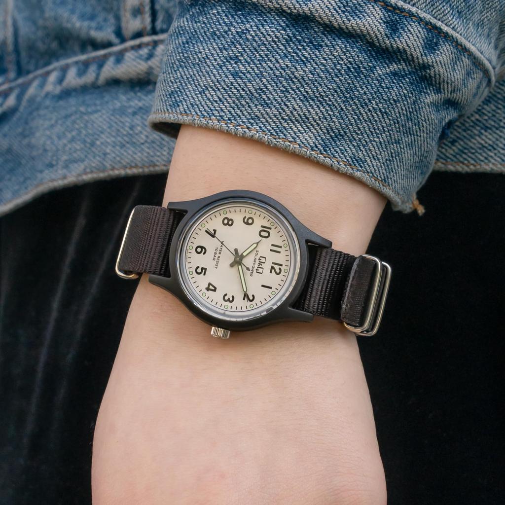 Мужские часы Citizen Analog Solar 10 ATM Водонепроницаемые Нейлоновый ремешок Q&Q, Устойчивые, Ремешок, Коричневые, E05A-005VK