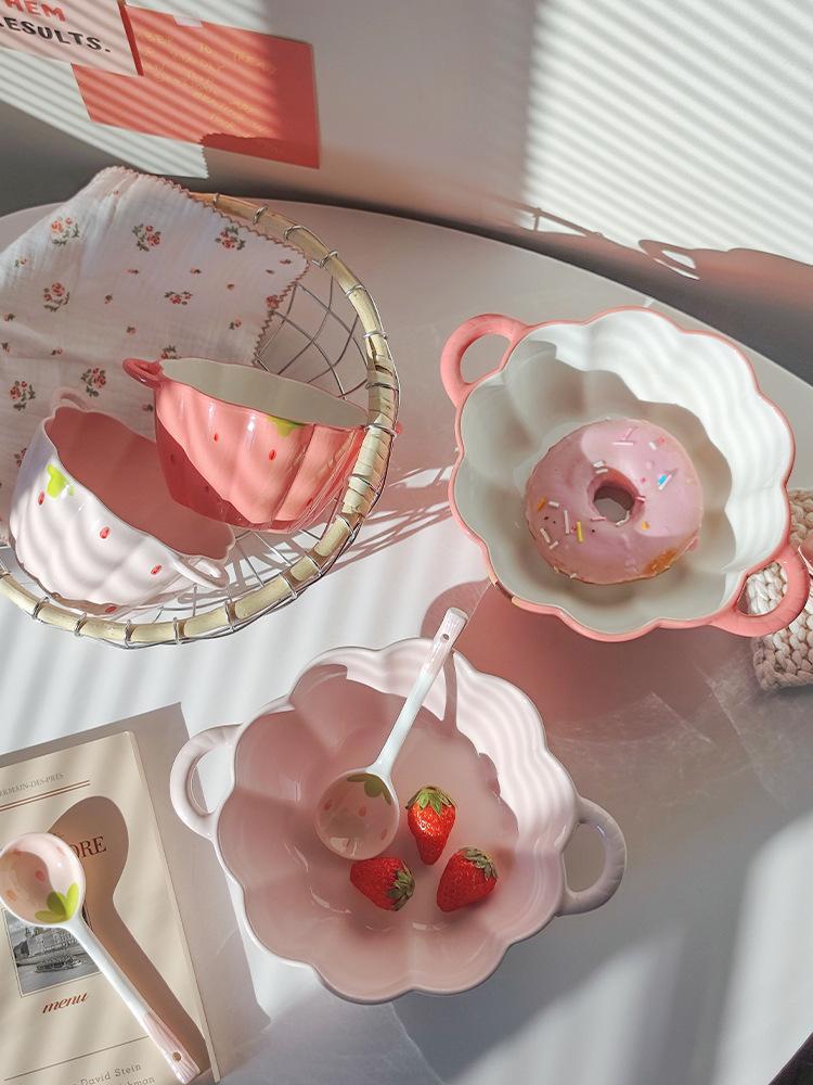 Очаровательная керамическая миска с двойными ручками в форме ягодного лепестка для фруктов, салата или лапши - Защита от ожогов.