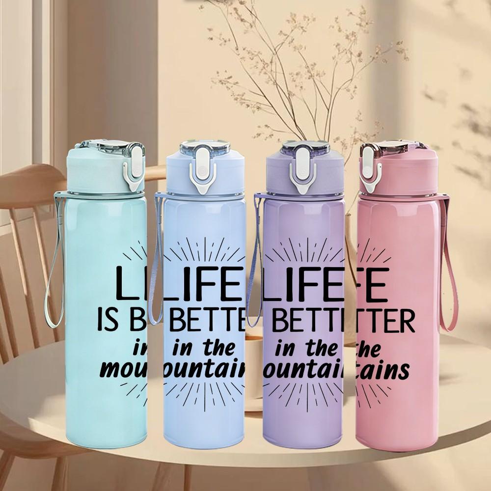 1PC Life Is Better In The Mountains Text 750ml Color Plastic Sports Water Bottle Leakproof Flip Straw Lid Suitable for Sports Office Home Use