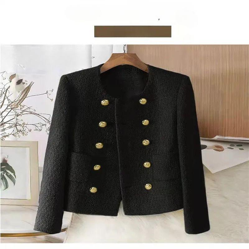 Изысканный и симпатичный короткий жакет с круглым вырезом и двубортными пуговицами