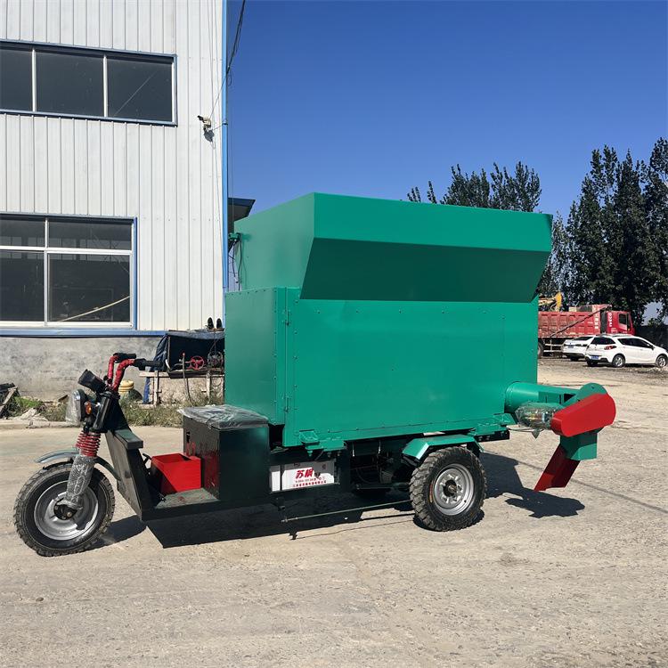 Electric 3-Wheeled Automatic Cattle Feed Spreader for Pasture