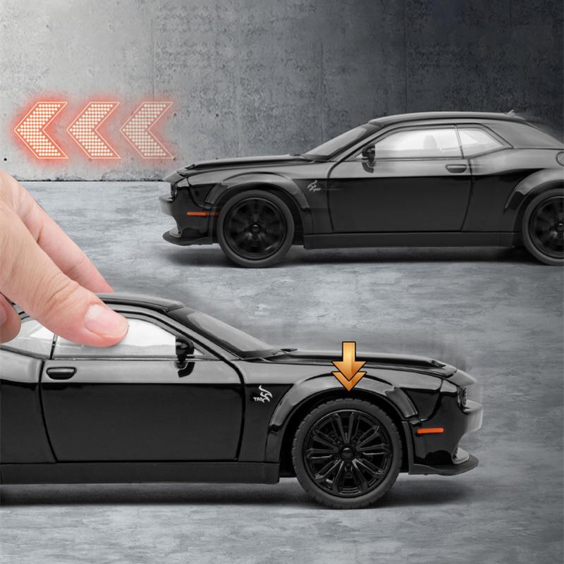 1/22 Dodge Challenger SRT Hellcat Alloy Musle Car Модель литой металлической спортивной машины Модель автомобиля Звук Свет Детская игрушка в подарок