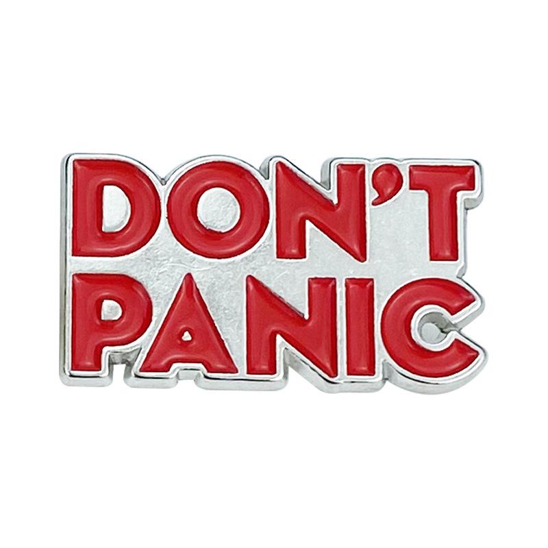Алфавитная расписная брошь из сплава: Металлический значок 'НЕ ПАНИКУЙ' - Аксессуар на английском языке